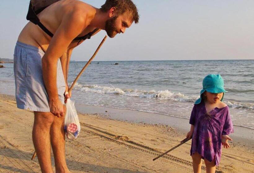 Пансион Bonhomie Beach Cottage