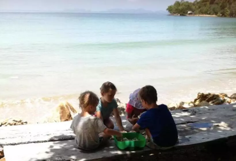 پانسیون Bonhomie Beach Cottage