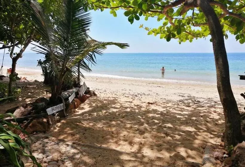 پانسیون Bonhomie Beach Cottage