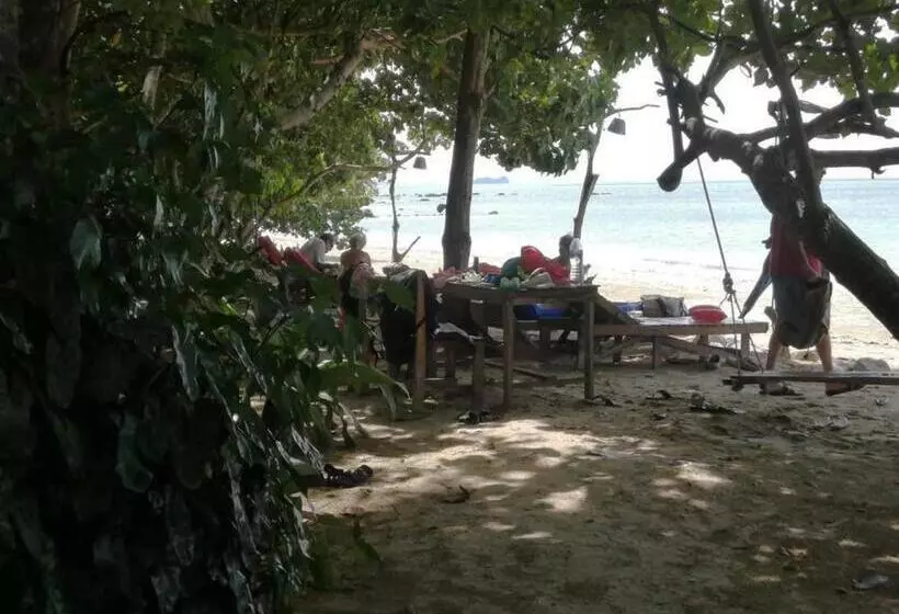پانسیون Bonhomie Beach Cottage