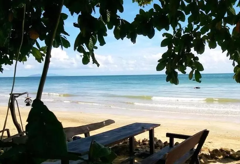 پانسیون Bonhomie Beach Cottage