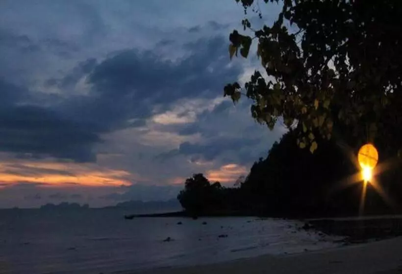 پانسیون Bonhomie Beach Cottage