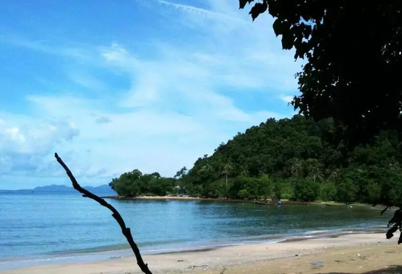 پانسیون Bonhomie Beach Cottage