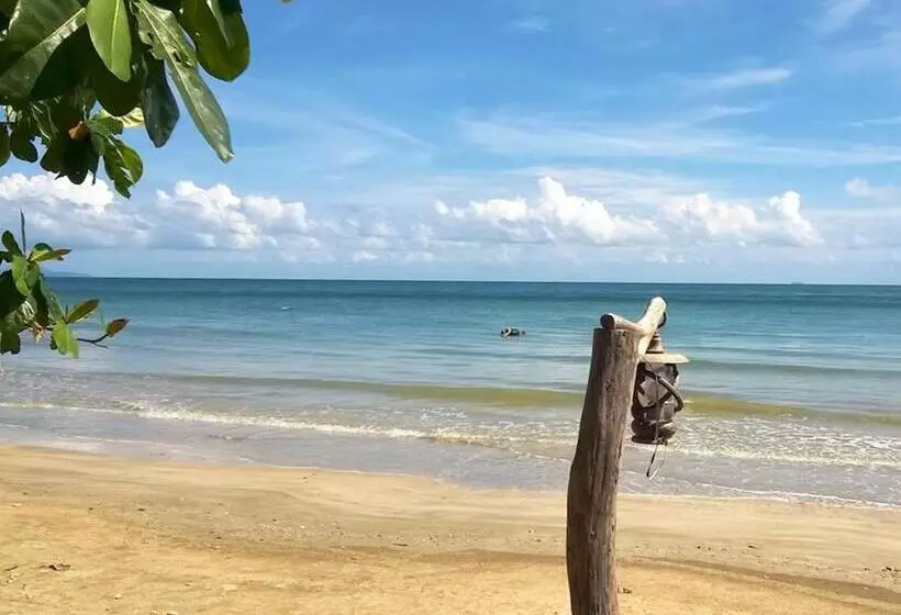 پانسیون Bonhomie Beach Cottage
