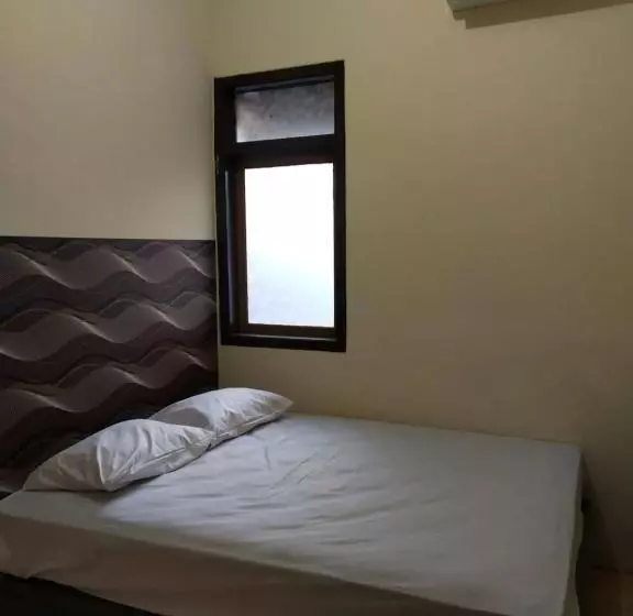 پانسیون Thalia Guesthouse Ijen Bromo & Sukamade Tour