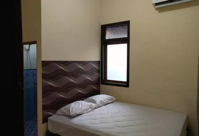 پانسیون Thalia Guesthouse Ijen Bromo & Sukamade Tour