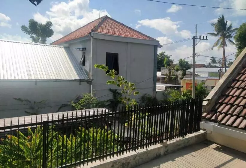 پانسیون Thalia Guesthouse Ijen Bromo & Sukamade Tour