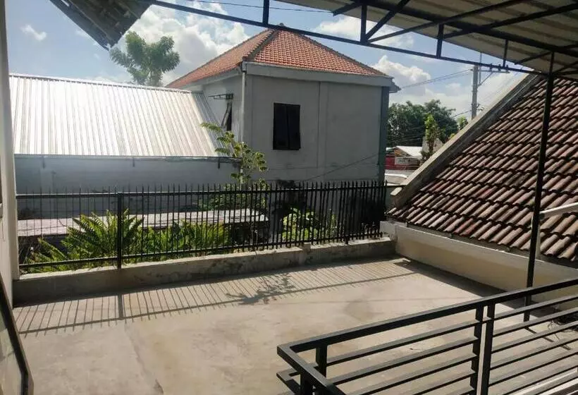 پانسیون Thalia Guesthouse Ijen Bromo & Sukamade Tour