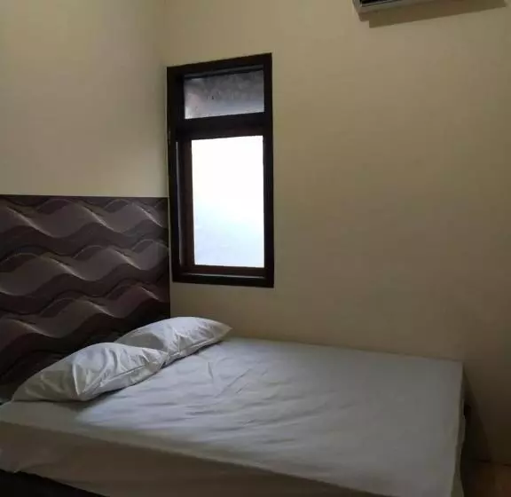 پانسیون Thalia Guesthouse Ijen Bromo & Sukamade Tour
