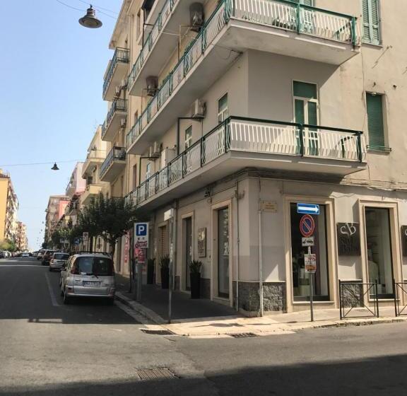 تختخواب و صبحانه Donna Margharet