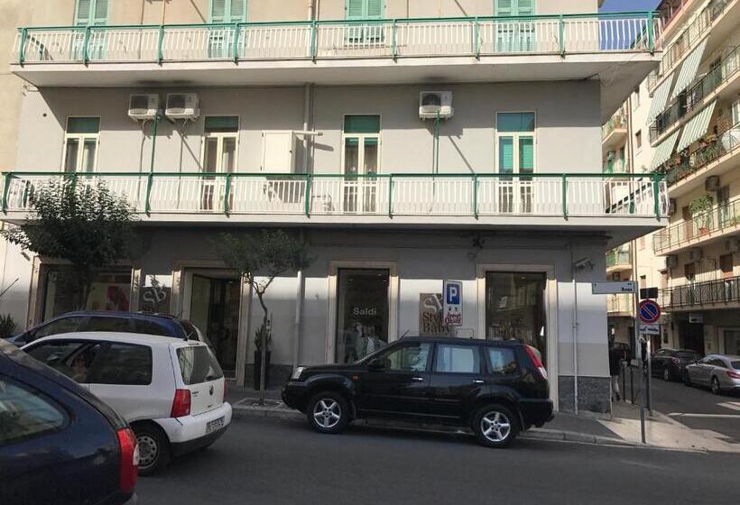 تختخواب و صبحانه Donna Margharet