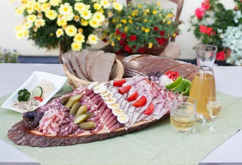 Hotelli Gasthof Pension Zoller