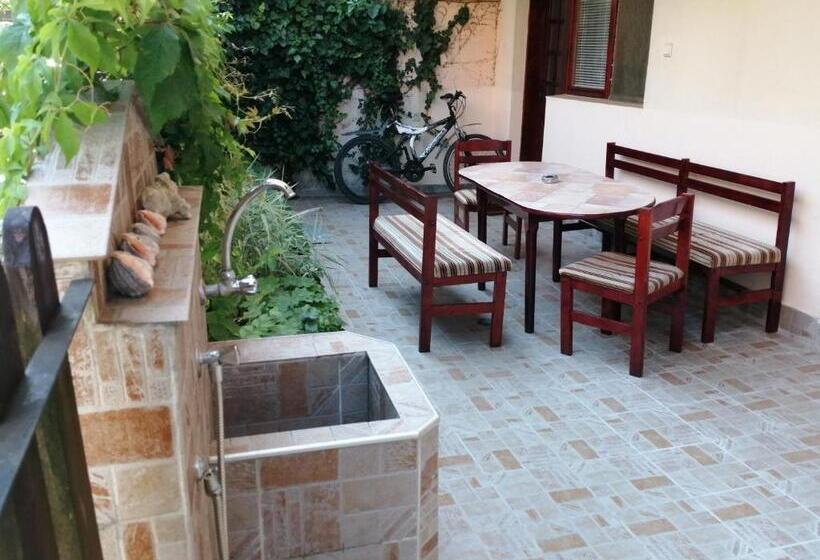 פנסיון Primorski Briz Guest House