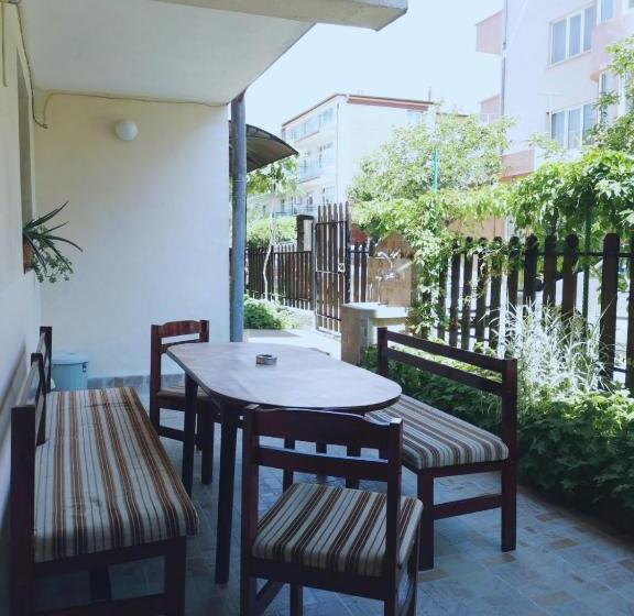 פנסיון Primorski Briz Guest House