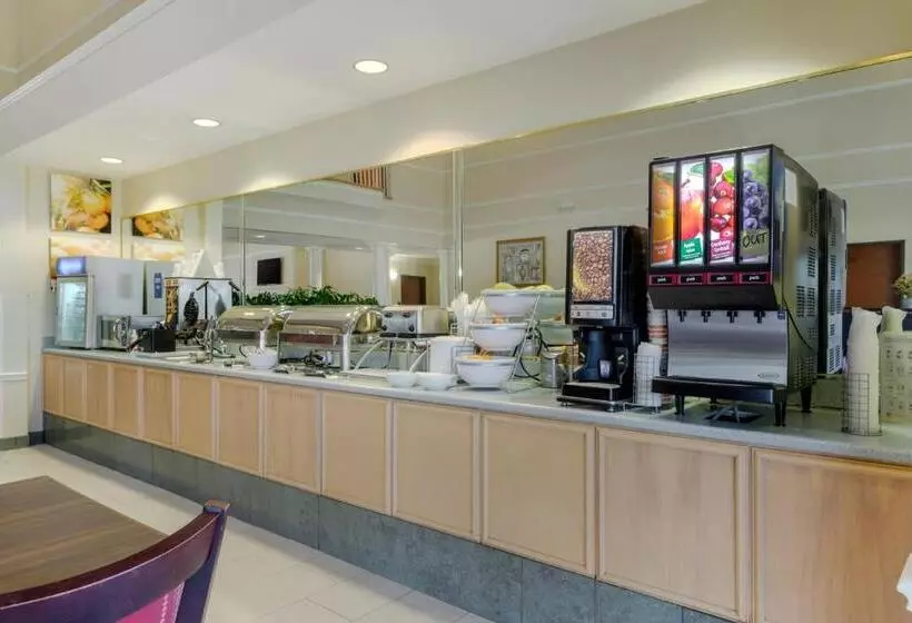 ホテル Comfort Suites