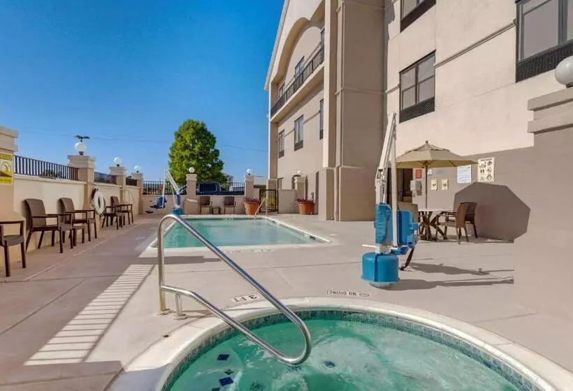 ホテル Comfort Suites