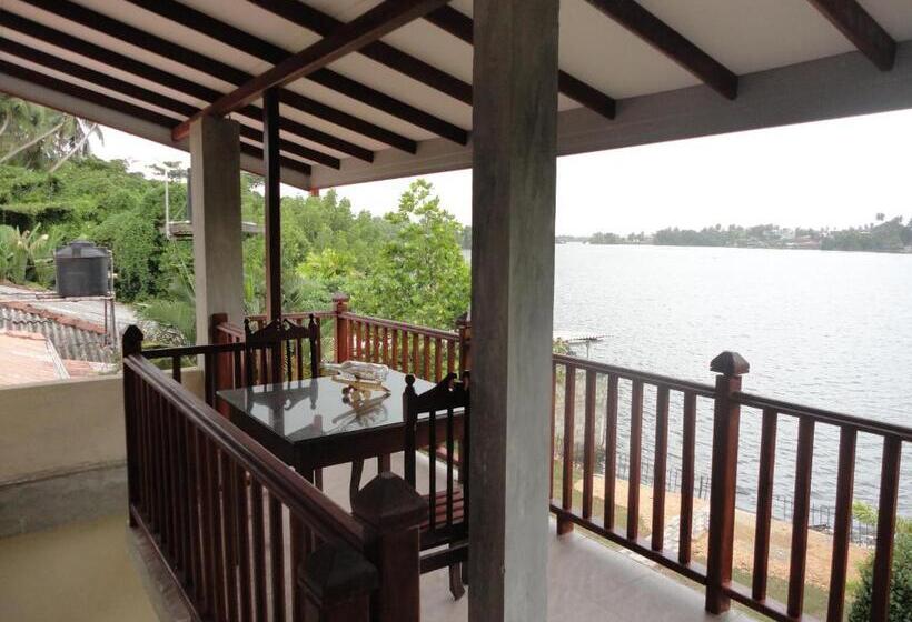 مبيت وإفطار Sapara River Guest