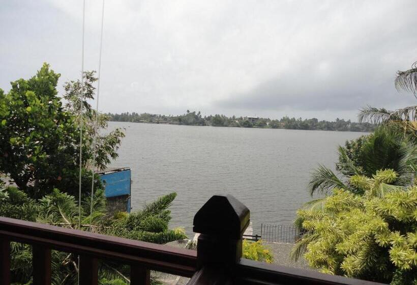 مبيت وإفطار Sapara River Guest