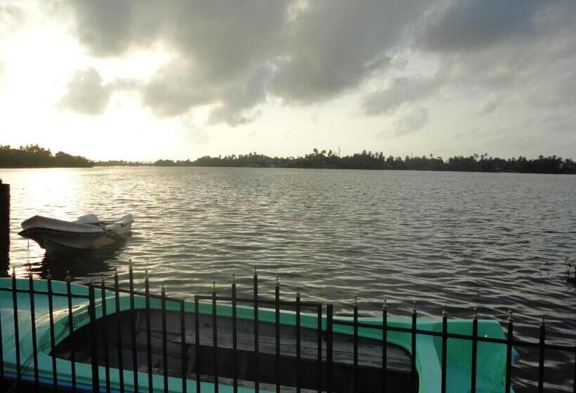 مبيت وإفطار Sapara River Guest