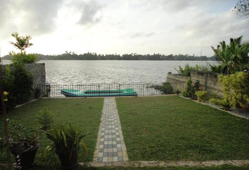 مبيت وإفطار Sapara River Guest