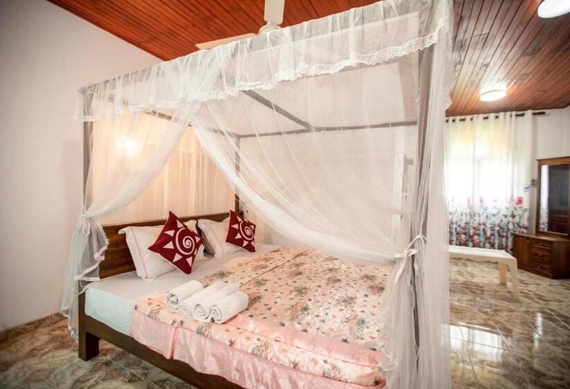 تختخواب و صبحانه Three Shades