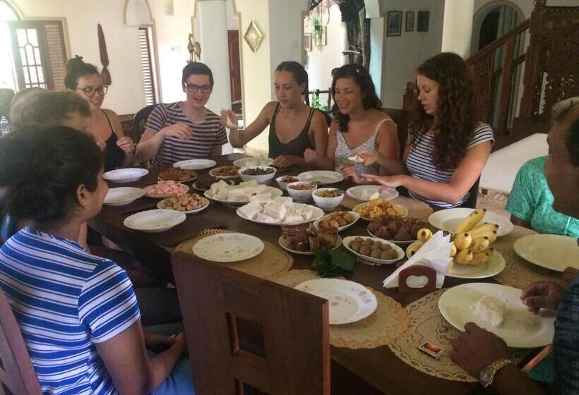 تختخواب و صبحانه Three Shades