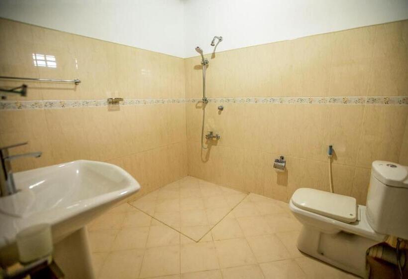 تختخواب و صبحانه Three Shades