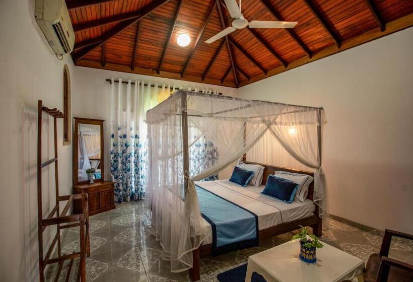 تختخواب و صبحانه Three Shades