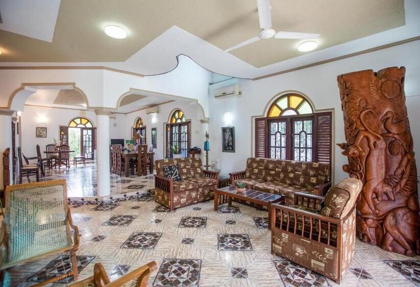 تختخواب و صبحانه Three Shades