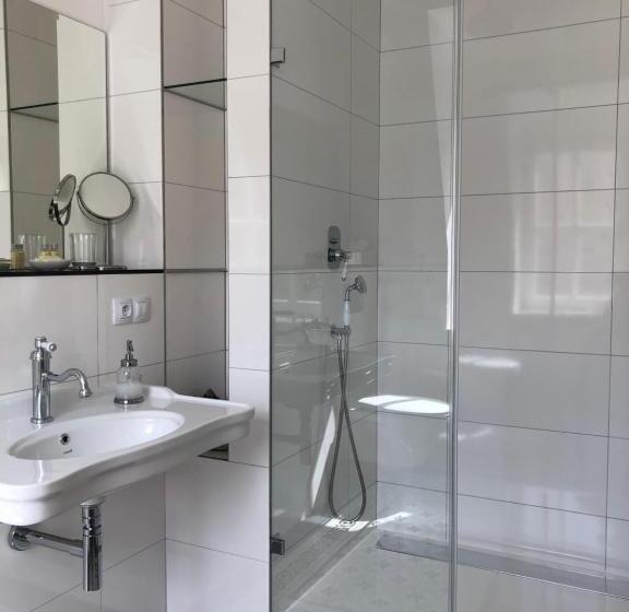 مبيت وإفطار Galerie Suites