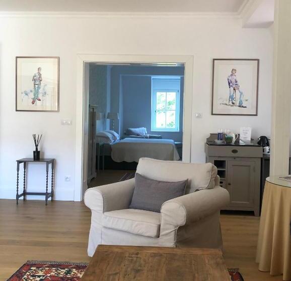 مبيت وإفطار Galerie Suites