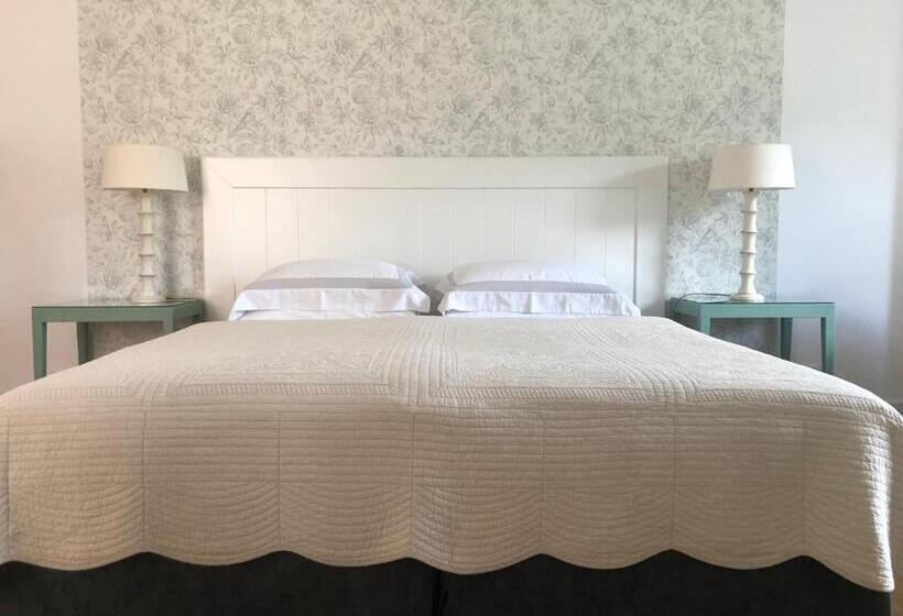 مبيت وإفطار Galerie Suites