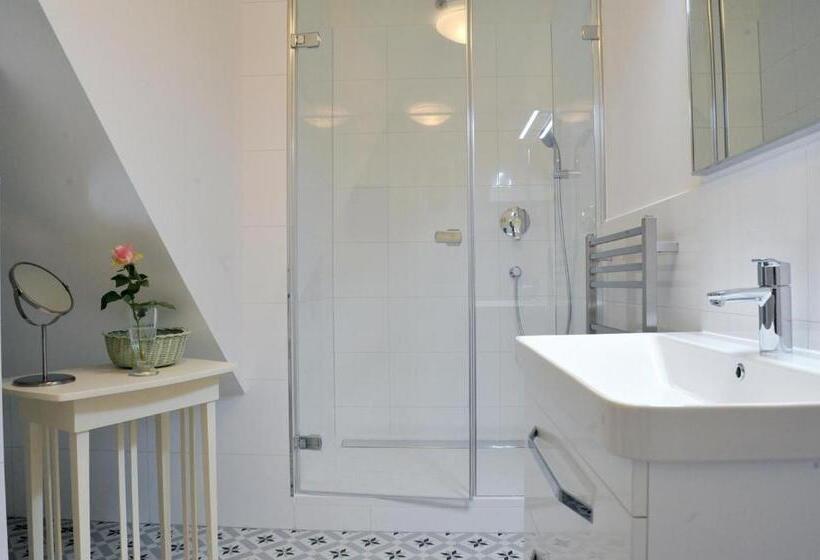 مبيت وإفطار Galerie Suites