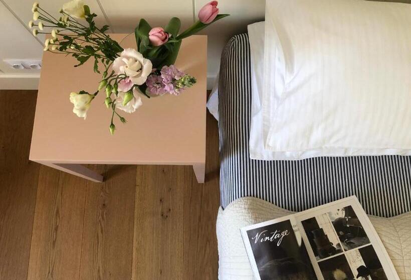 مبيت وإفطار Galerie Suites