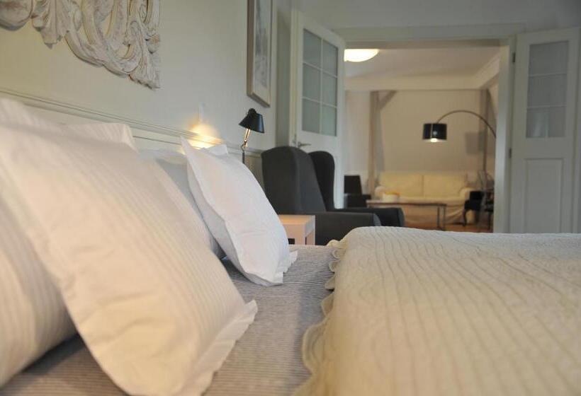 مبيت وإفطار Galerie Suites