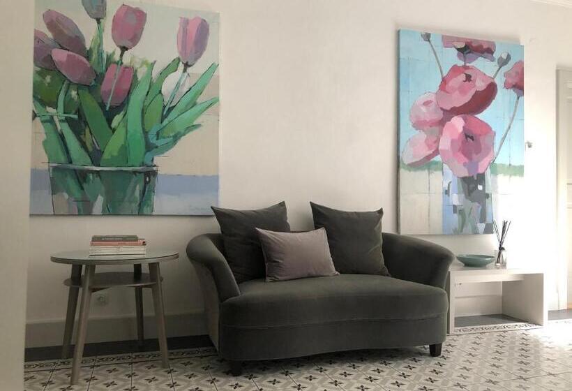 مبيت وإفطار Galerie Suites