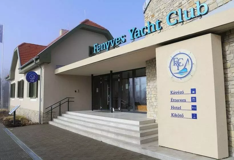 ホテル Fenyves Yacht Club Superior