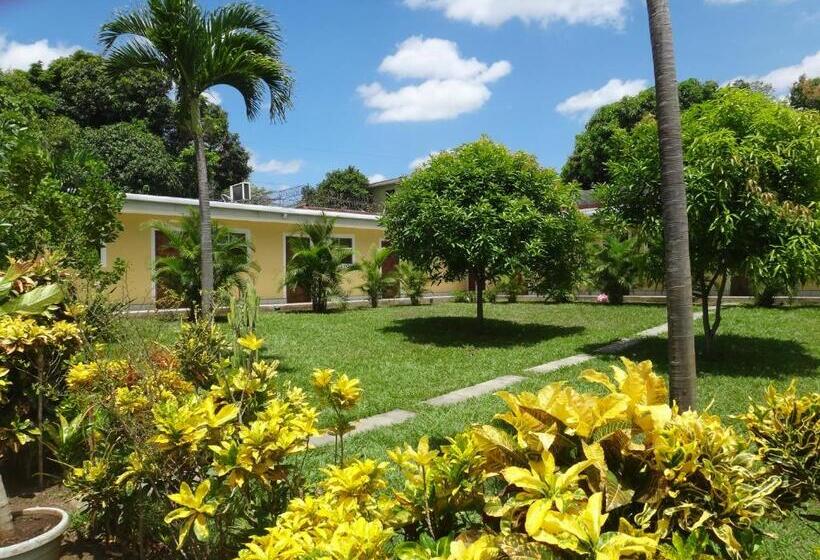 هاستل La Arboleda