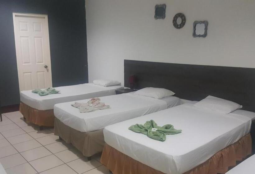 هاستل La Arboleda