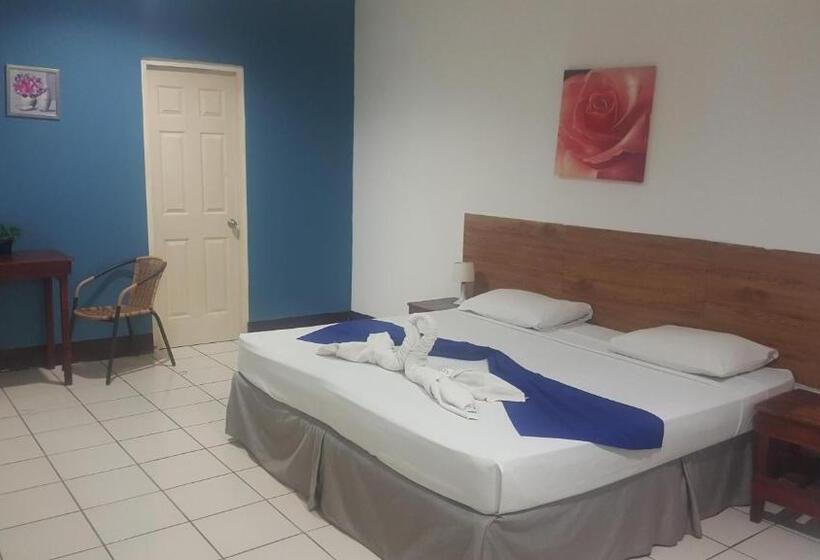 هاستل La Arboleda