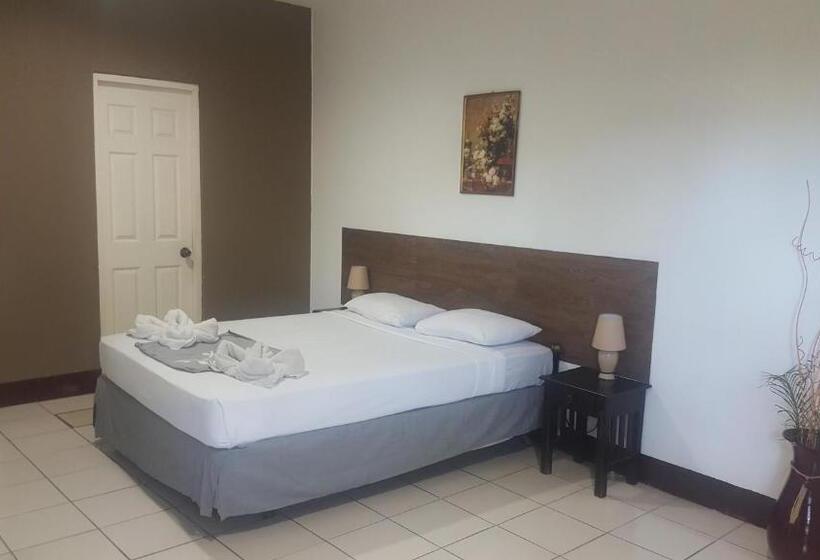 هاستل La Arboleda