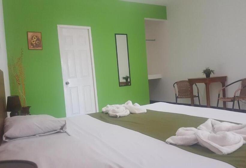 هاستل La Arboleda