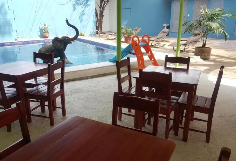 هاستل La Arboleda