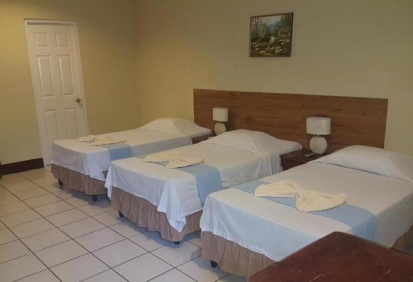 هاستل La Arboleda