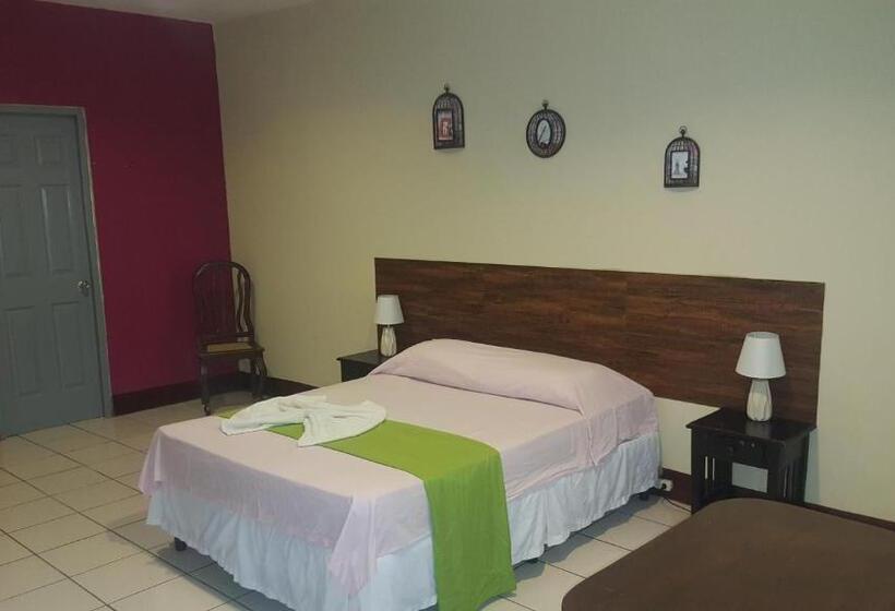 هاستل La Arboleda