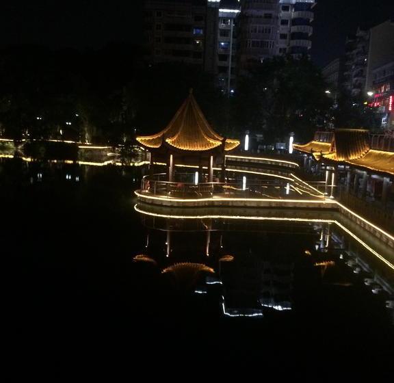 Chongqing Zuji Youth Hostel