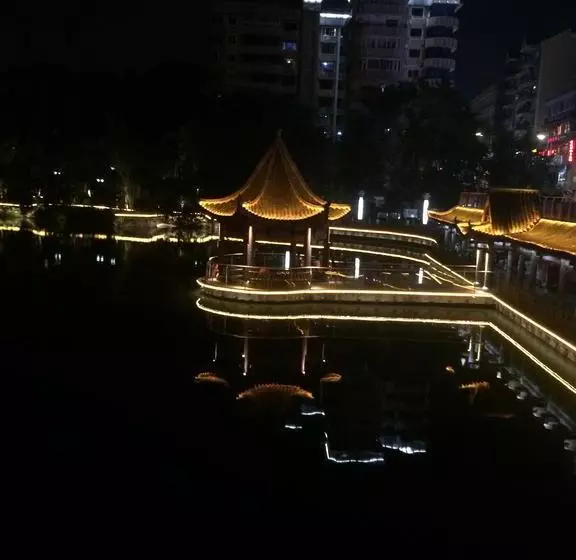 Chongqing Zuji Youth Hostel