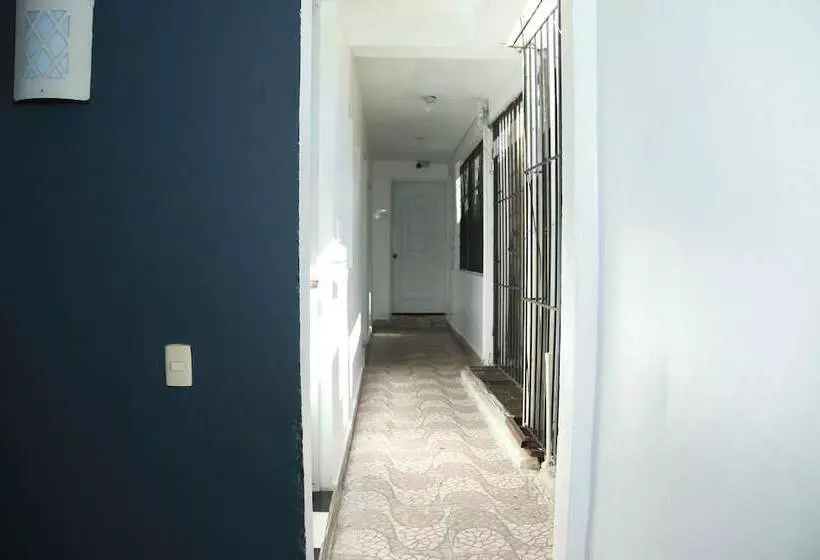 هتل Aarony House
