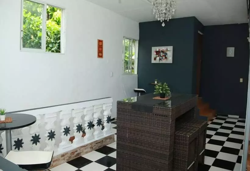 هتل Aarony House