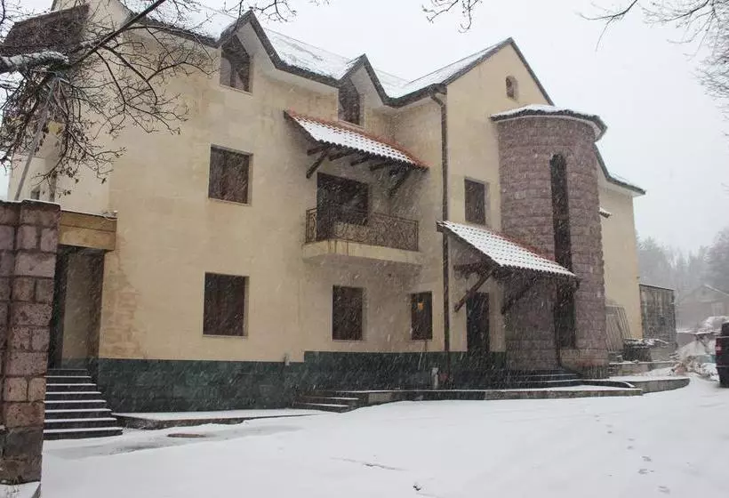 هتل Tsaghkatun